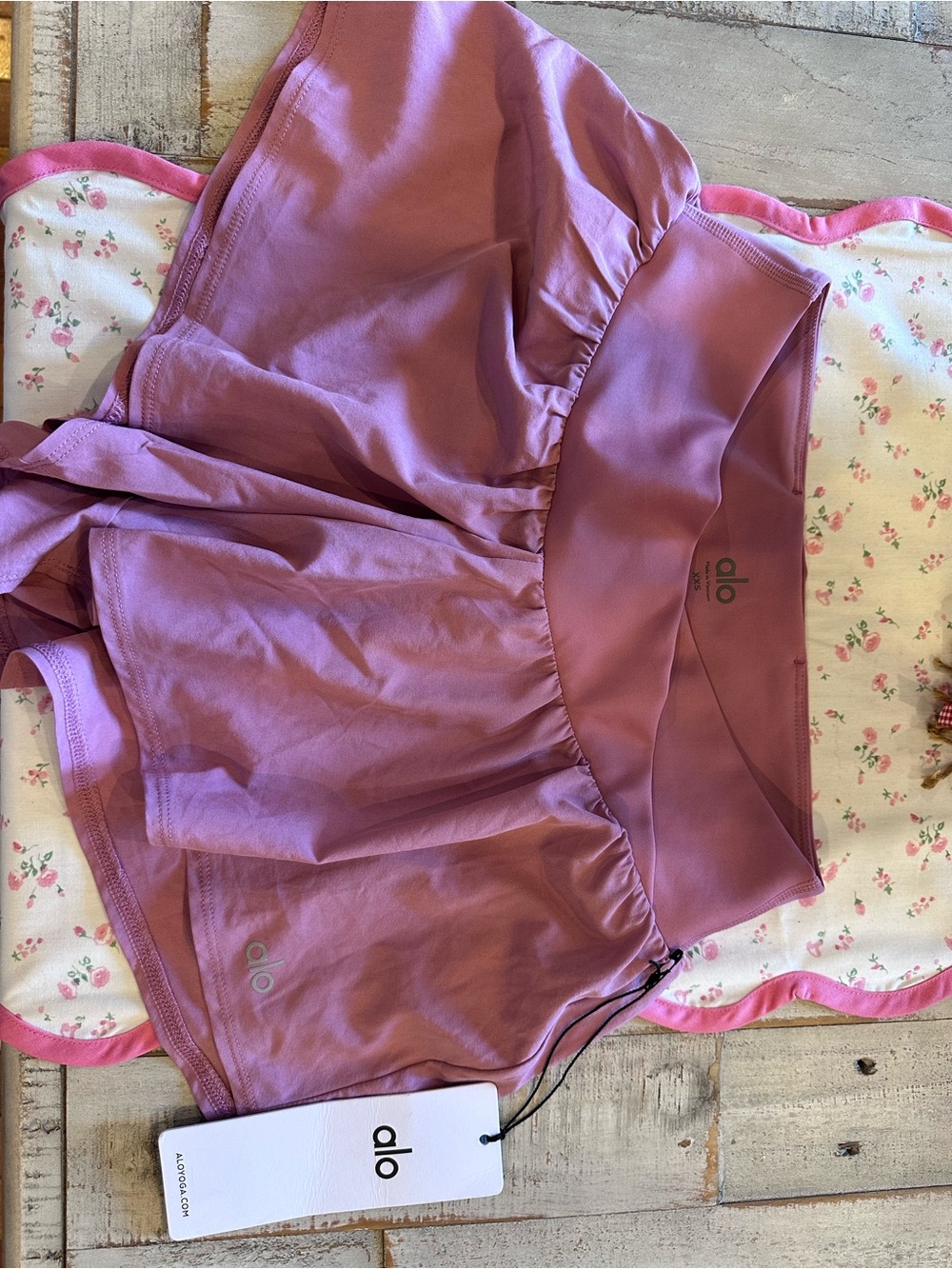 ALO V-Cute running shorts Wild Rose NWT - Picture 1 of 6